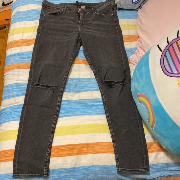 H&M Ripped jeans. - Picture 3 of 4